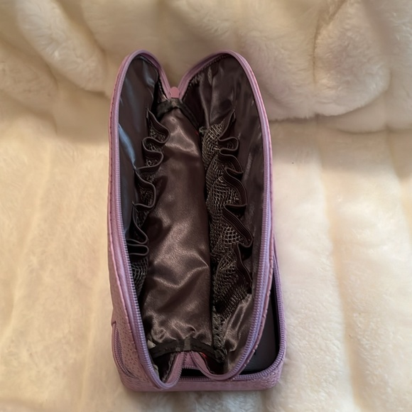 🤎🤎PRICE DROP🤎🤎 NWOT🪷🪷LIMITED EDITION 💜DOTERRA💜OIL POUCH. - Picture 4 of 8